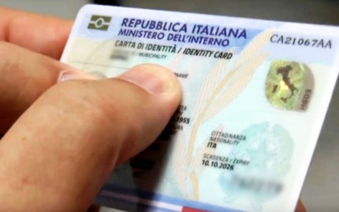 Dal 3 agosto 2026 stop alla validità della carta d’identità cartacea: come ottenere quella elettronica