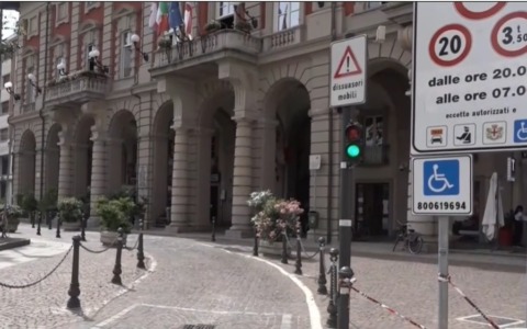 Da martedì si accendono le telecamere nell’area pedonale di Alessandria. Occhio alle multe