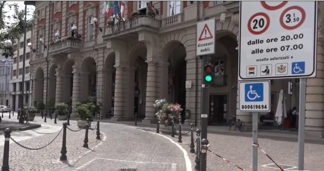 Da martedì si accendono le telecamere nell’area pedonale di Alessandria. Occhio alle multe