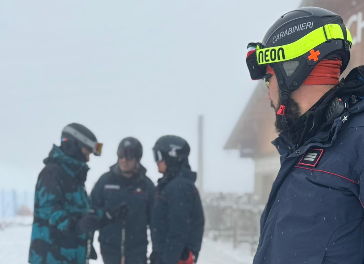 Controlli sulle piste in Val Susa: multe per mancato uso del casco e due denunce per droga