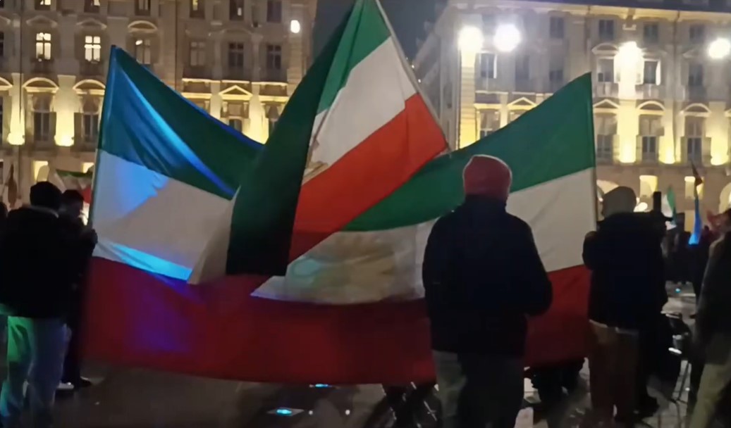 Iran, manifestazione in piazza Castello a Torino. La comunità iraniana: “Basta morti”