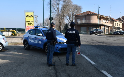 Controlli della Polizia in zona industriale a Casale Monferrato: sequestrati 1,6 grammi di cocaina