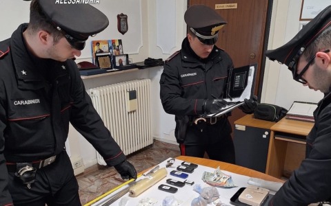 Piazza di spaccio tra Alessandria e Tortona: tre arresti e sequestro di quasi due chili di droga