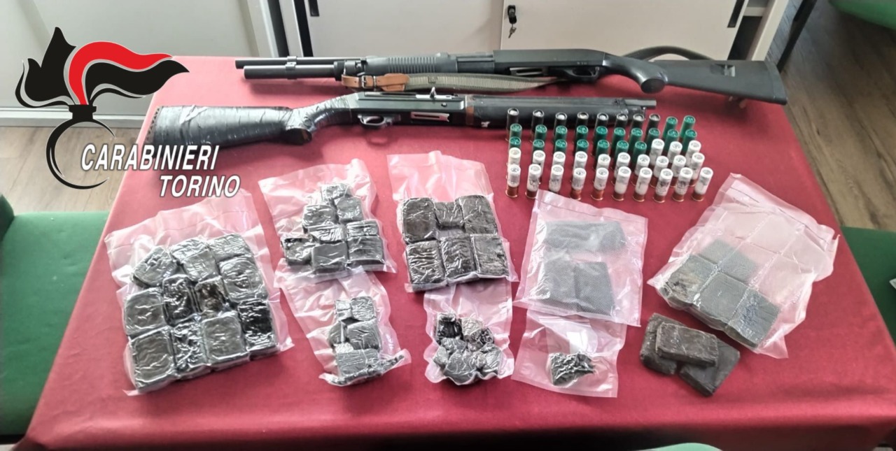 Droga e armi in una cantina occupata abusivamente a Borgaro Torinese: indagini dei Carabinieri