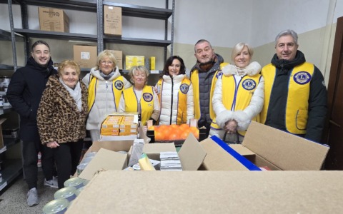 I Lions Club alessandrini donano generi alimentari alla Parrocchia di Bosco Marengo