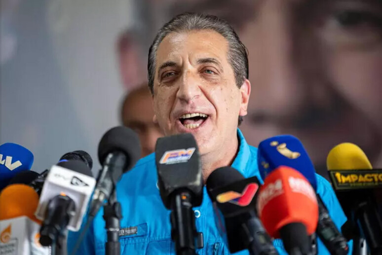 Venezuela: il torinese Burlò in arrivo domani a Torino. Ore di attesa a Tortona per Gasperin