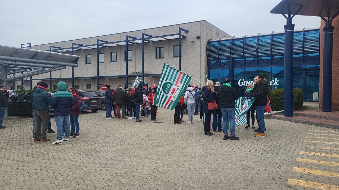Sciopero dei lavoratori Gualapack: a rischio 50 posti di lavoro a Castellazzo Bormida