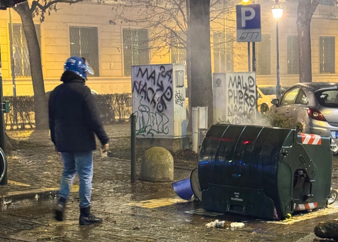 Indagini a tappeto per identificare i black bloc protagonisti dei disordini a Torino