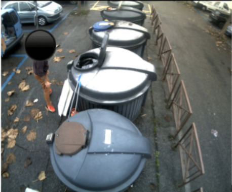 Abbandona rifiuti nel centro storico di Casale: scatta la prima multa da 1.000 euro