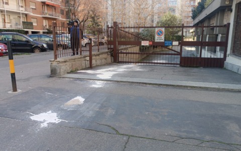 Giallo a Santa Rita a Torino: 58enne accoltellato al collo, indagini in corso