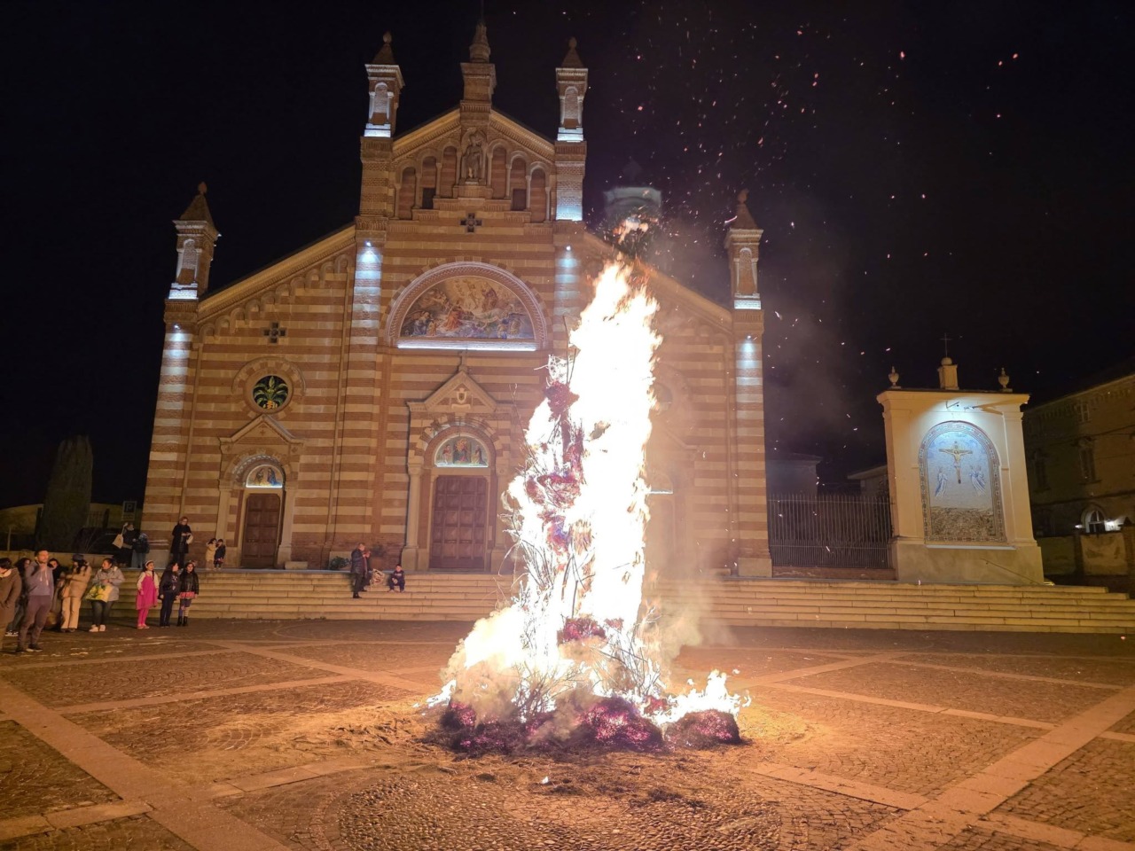 Oggi Le Ceneri, ieri con l’ultimo giorno di Carnevale la festa del Martedì Grasso