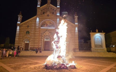 Oggi Le Ceneri, ieri con l’ultimo giorno di Carnevale la festa del Martedì Grasso