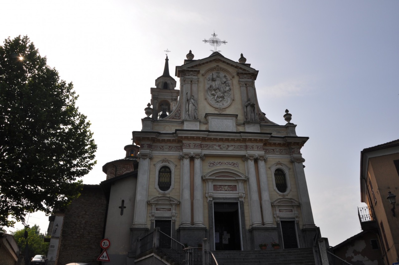 Cede piazza San Lorenzo a Castelletto d’Orba, area transennata per motivi di sicurezza
