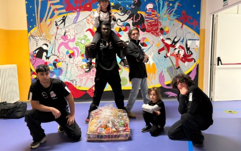 Gli Outlaws portano break dance, musica e regali all’ospedale Infantile di Alessandria