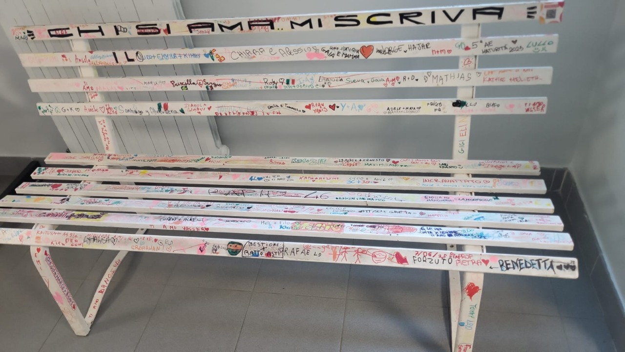 Fondazione Uspidalet e La Città Nostra regalano all’Infantile la panchina dell’amore