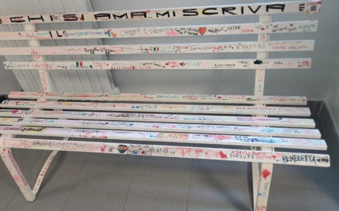 Fondazione Uspidalet e La Città Nostra regalano all’Infantile la panchina dell’amore