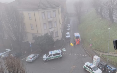 Soccorsa una donna in viale Medaglia d’Oro ad Alessandria: sul posto Polizia Locale e 118