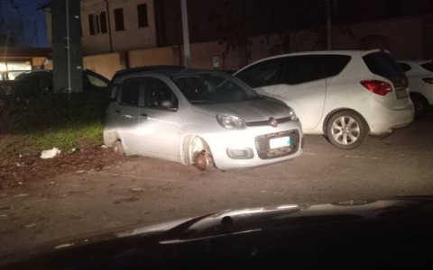 Furto di gomme ad un’auto nel quartiere Cristo ad Alessandria