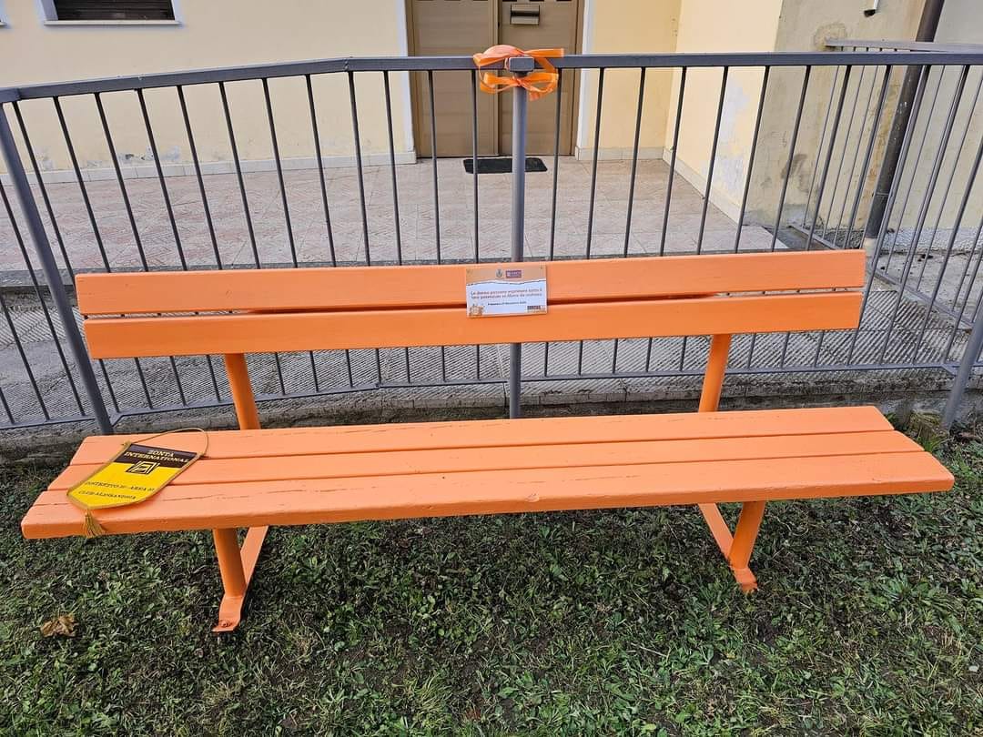 Oggi Frascaro inaugura la panchina arancione, contro la violenza sulle donne