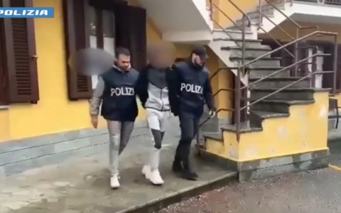 Rapine violente per strappare collane d’oro nel centro di Torino: 4 arresti