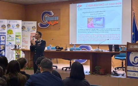 NAS tra i banchi di scuola: i Carabinieri incontrano gli studenti sui temi dell’igiene, della sicurezza alimentare e del doping