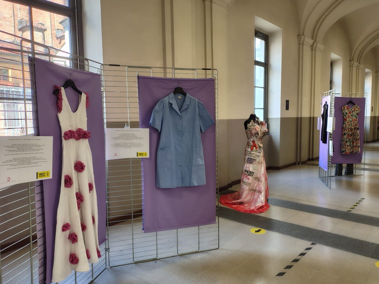 “Come eri vestita?” Ad Alessandria la mostra antiviolenza contro i pregiudizi