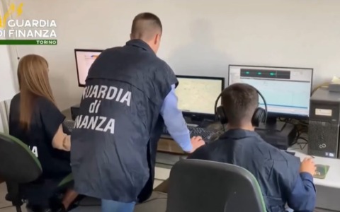 Patrimonio elevato ma redditi dichiarati minimi. La Guardia di Finanza gli confisca mezzo milione di euro