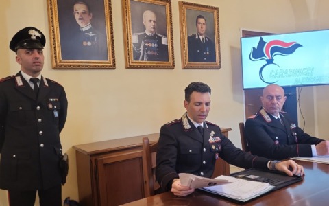 Scoperto falso dentista nel Casalese, i carabinieri lo sorprendono mentre estrae un dente