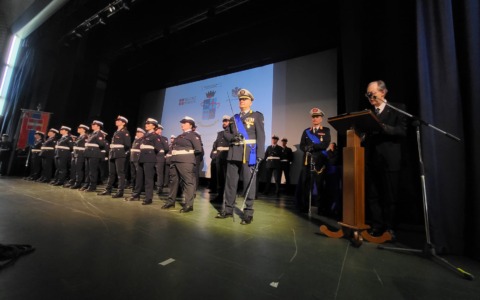 Consegnate ad Alessandria 36 placche di servizio ai nuovi agenti di Polizia Locale