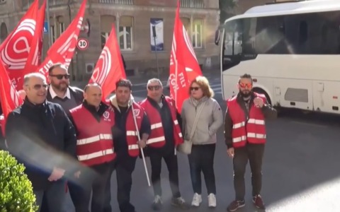 I dipendenti di Trotta Bus di nuovo senza stipendio: mobilitazione, questa mattina, ad Ovada