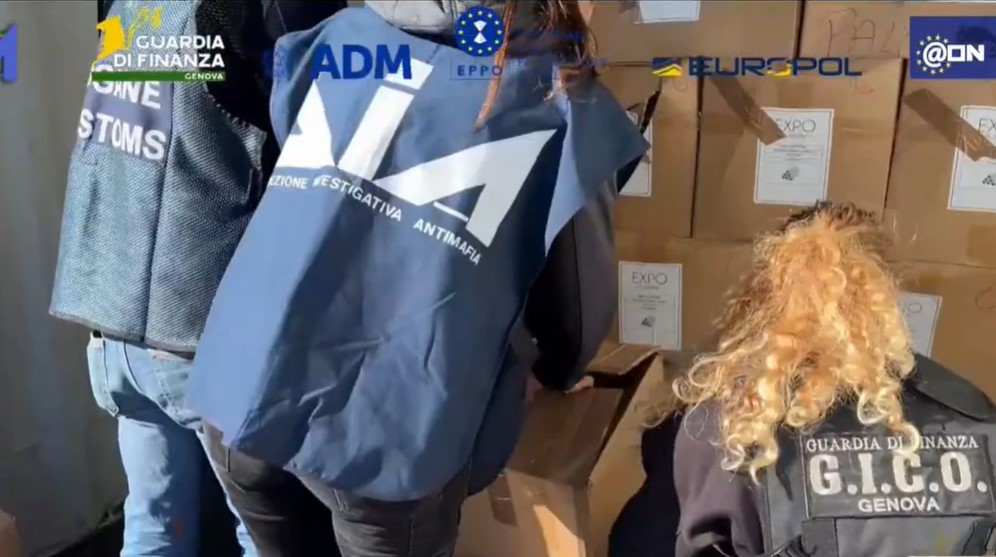 Traffico internazionale di sigarette, la base logistica era nell’Alessandrino