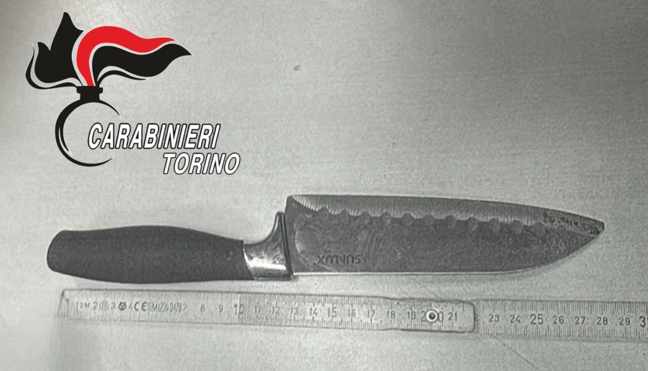 Torino: ferisce al collo una passante con un coltello da cucina, arrestato