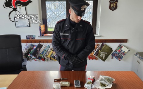 Continua a spacciare nonostante gli arresti domiciliari: 51enne finisce in carcere