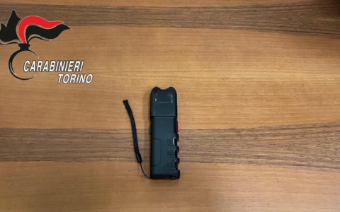 Rapina con il taser nel quartiere Mirafiori a Torino: quattro arresti