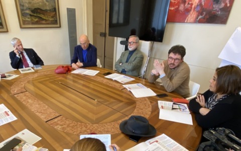 Corso Marenco a Novi Ligure sperimenta una nuova viabilità, nella speranza di togliere i semafori