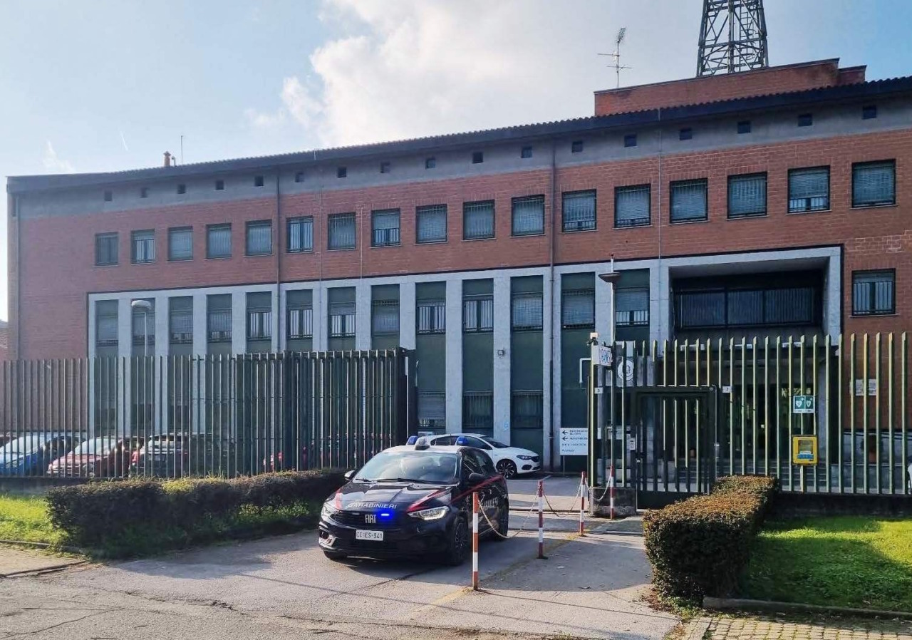 Entra in un condominio ad Acqui Terme ed aggredisce una donna: arrestato un 33enne