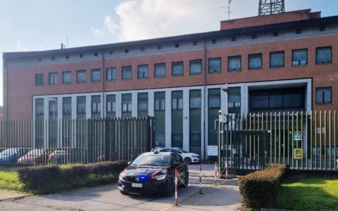 Entra in un condominio ad Acqui Terme ed aggredisce una donna: arrestato un 33enne