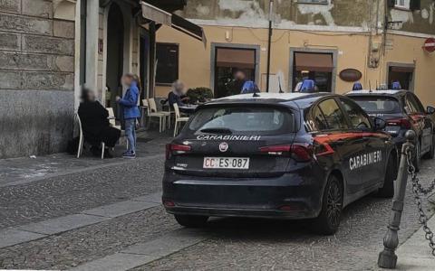 Controlli su strada e nei locali Novesi: sanzioni per violazioni al codice della strada e possesso di droga