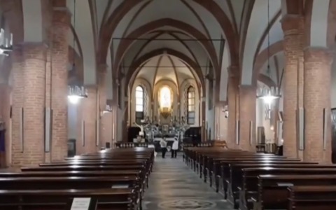 Urla e dà in escandescenze in chiesa, poi fugge: uomo ricercato dalla Polizia di Alessandria