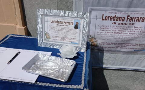 I funerali di Loredana Ferrara. Un dolore composto risponde alla crudeltà dell’omicidio