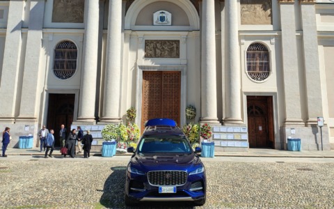 Alessandria si ferma per celebrare i funerali di Luciano Mariano