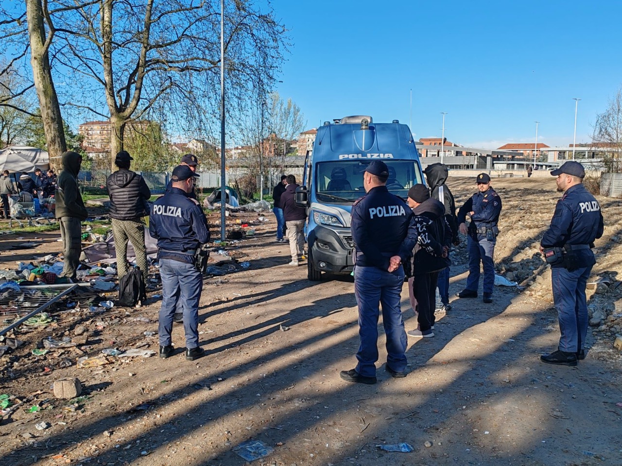 Zone a vigilanza rafforzata a Torino: controllate 574 persone, 5 arrestate