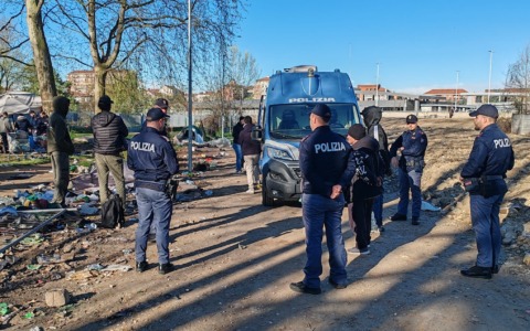 Zone a vigilanza rafforzata a Torino: controllate 574 persone, 5 arrestate