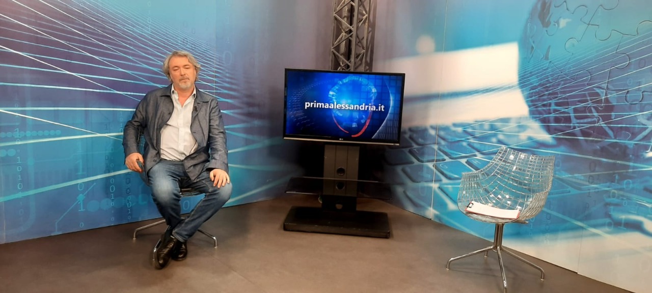 Benzina, perché il prezzo non scende subito quando cala il petrolio