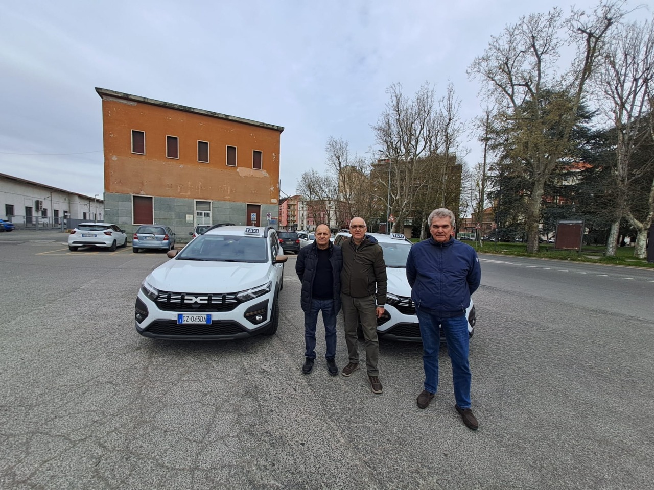 Taxi preso a sassate, Sciaudone (FdI): “Tassisti più tutelati da parte del Comune”