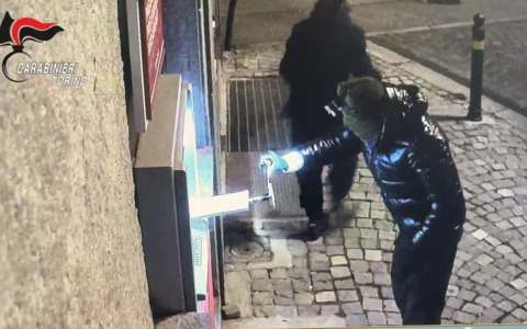 Intercettata la “banda della marmotta” dopo il colpo al bancomat di Volpiano