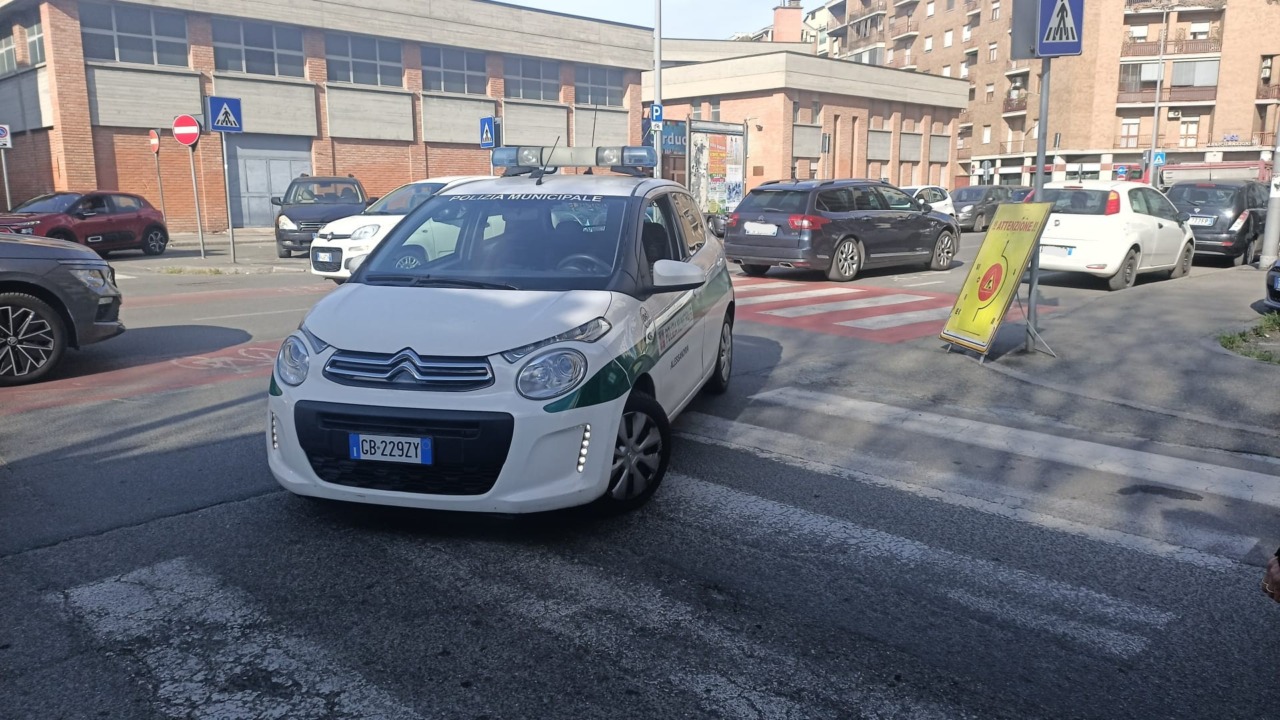 Auto investe una donna in bicicletta in via Monterotondo ad Alessandria: non è grave