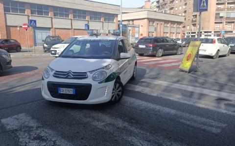 Auto investe una donna in bicicletta in via Monterotondo ad Alessandria: non è grave