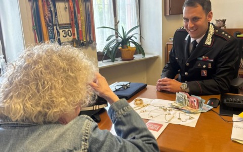 Si finge carabiniere e raggira un’anziana dell’astigiano: arrestato truffatore