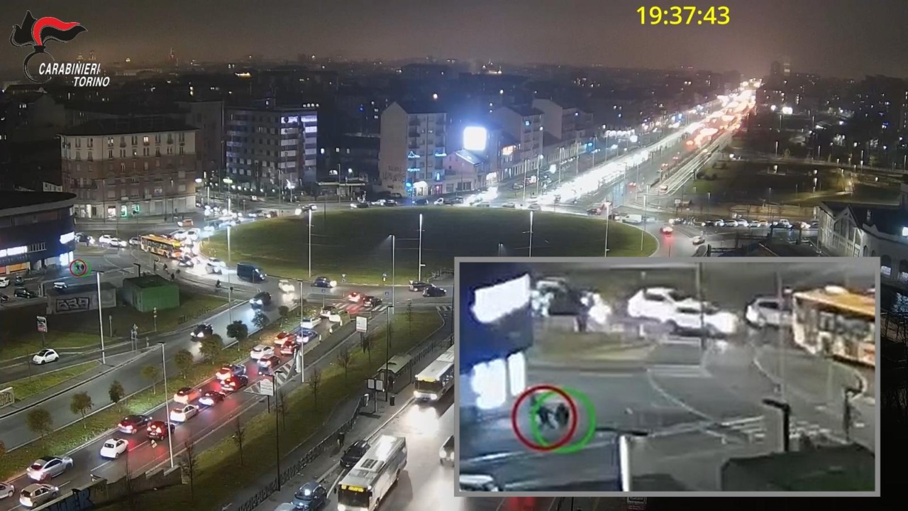 Accoltellano un uomo in piazza Baldissera a Torino: arrestate 4 persone